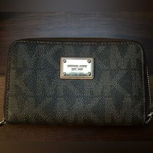 Michael Kors Wallet in Brown and Gold